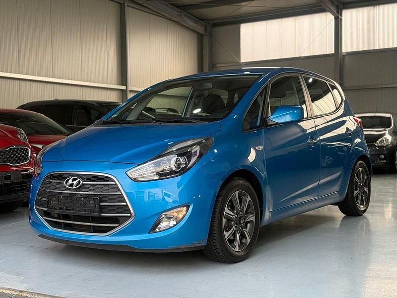 Gebraucht Hyundai ix20 90 PS (66 kW) 2016 Blau Kleinwagen