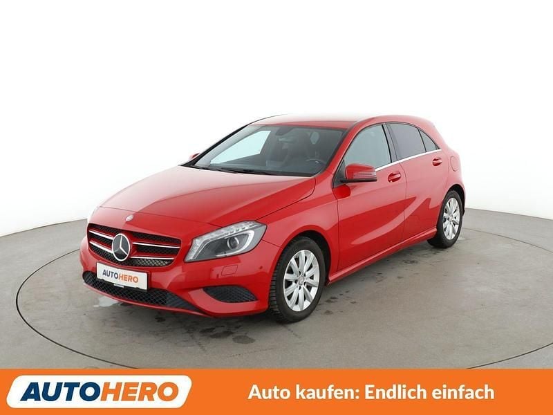 Gebraucht Mercedes A180 Style 122 PS (89 kW) 2015 Rot Limousine