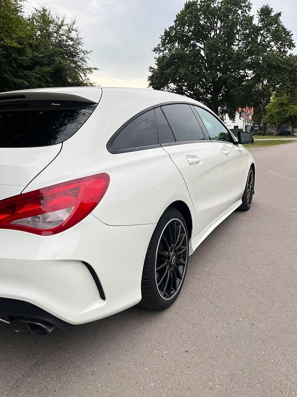 Gebraucht Mercedes CLA250 211 PS (155 kW) 2015 Weiß Limousine