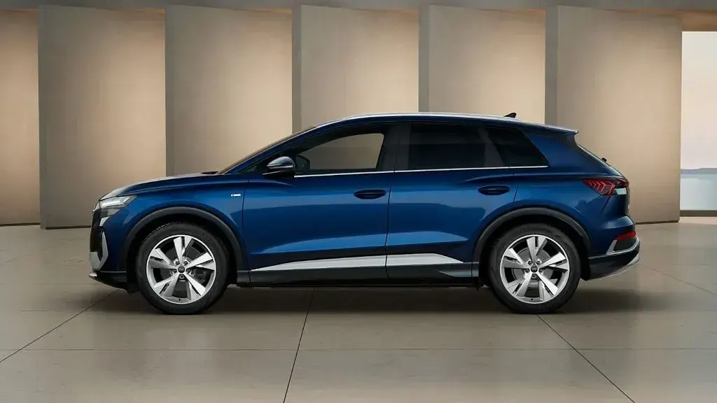 Używany Audi Q4 e-tron S-Line 210 kW (286 KM) 2025 Niebieski SUV
