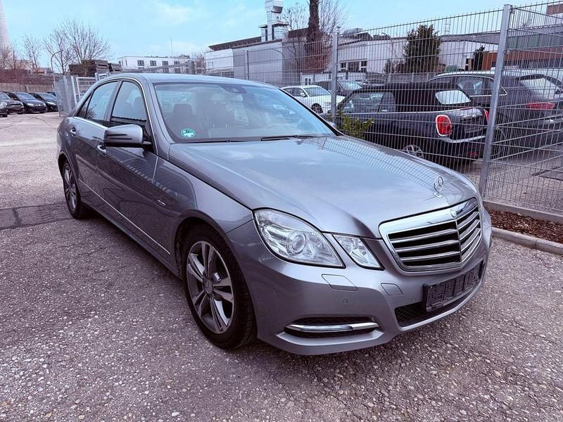 Gebraucht Mercedes E200 136 PS (100 kW) 2011 Silber Limousine