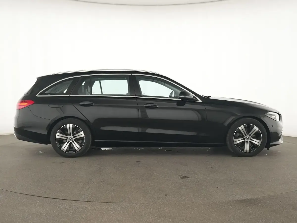 Gebraucht Mercedes C200 Avantgarde 163 PS (119 kW) 2024 Schwarz Limousine