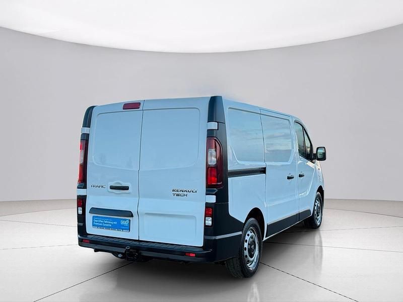 Gebraucht Renault Trafic 121 PS (88 kW) 2017 Weiß Van / Kleinbus