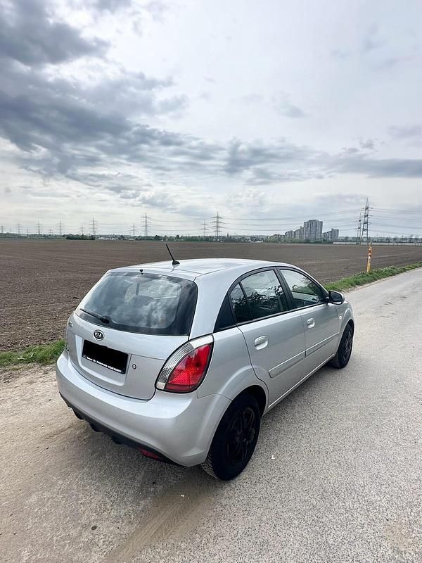 Gebraucht Kia Rio 97 PS (71 kW) 2011 Silber Kleinwagen