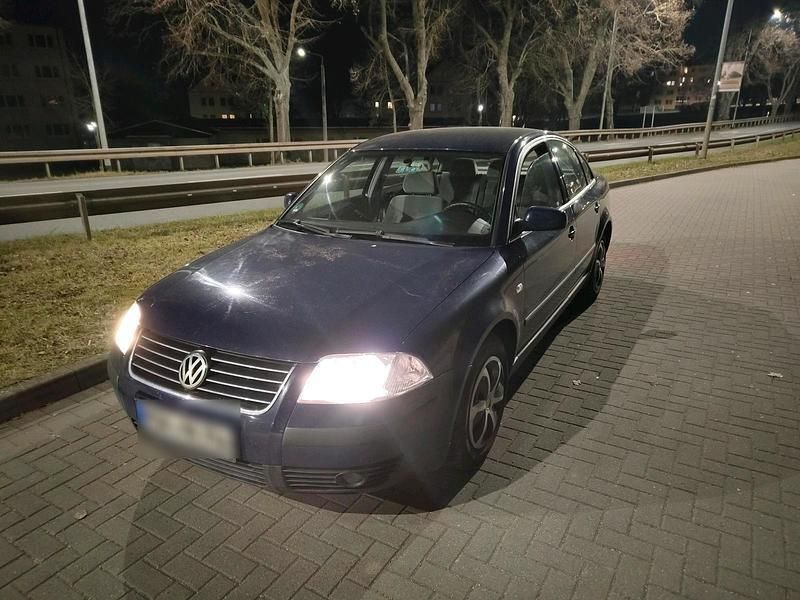 Blau Gebraucht 2003 VW Passat Limousine | 750 € (Guter Preis) - Bild 1/4