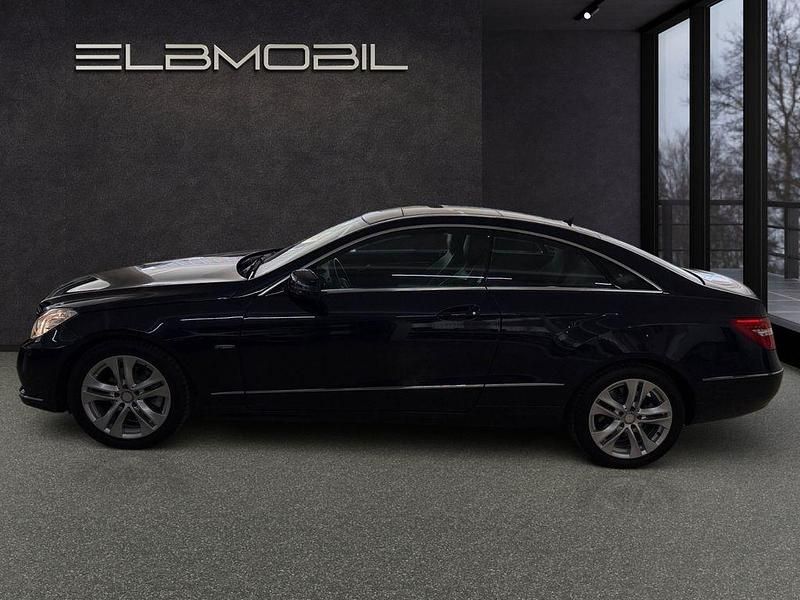 Gebraucht Mercedes E220 170 PS (125 kW) 2011 Blau Coupé