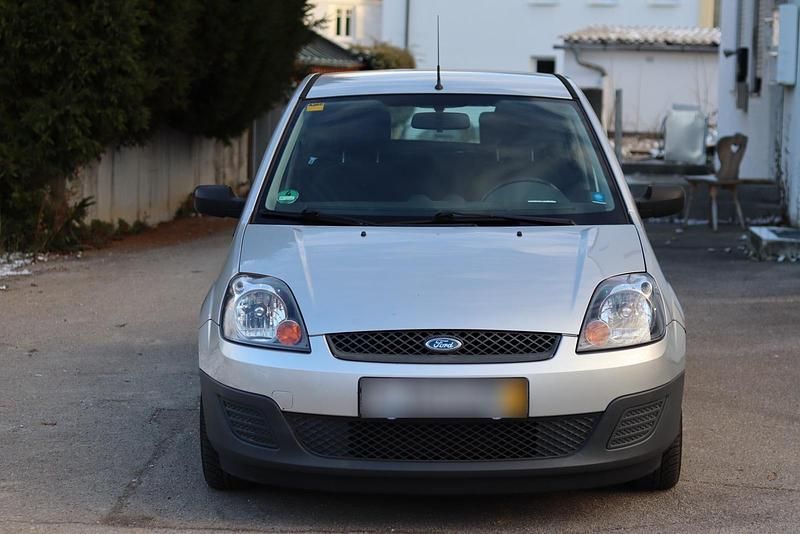 Gebraucht Ford Fiesta 69 PS (50 kW) 2007 Silber Kleinwagen