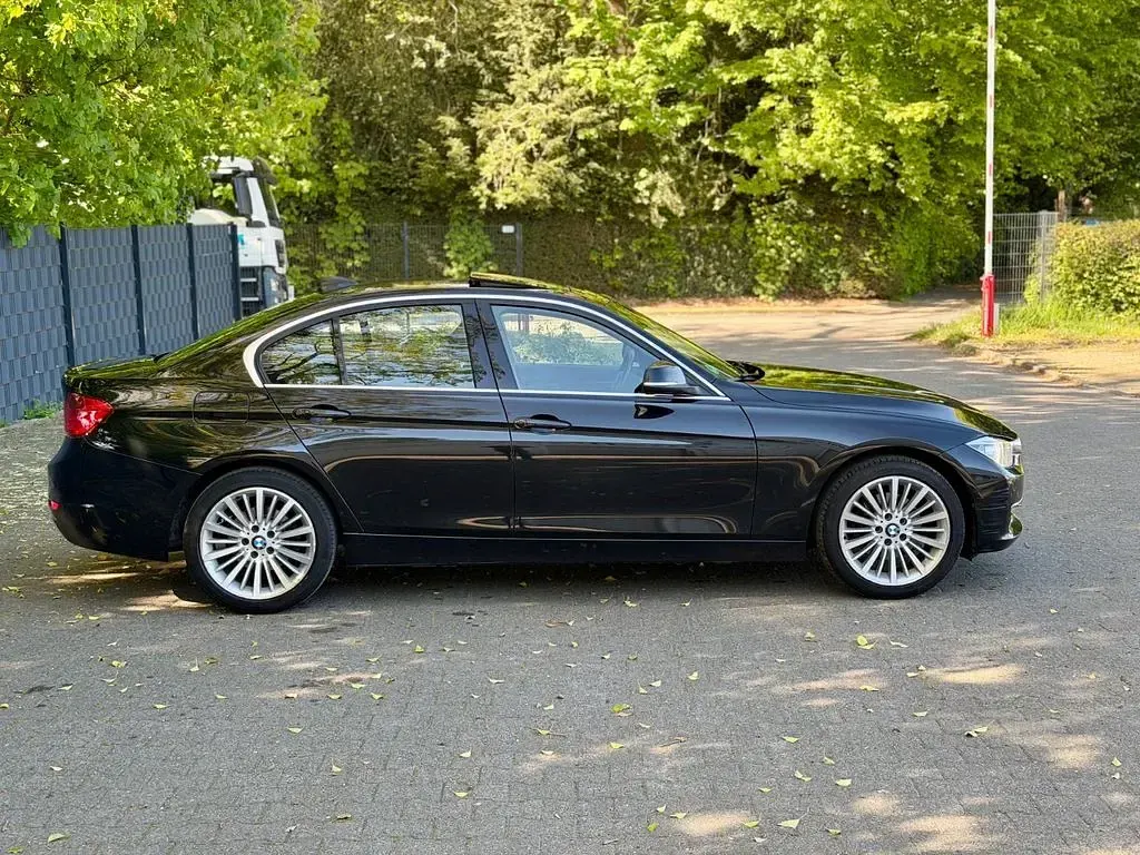 Gebraucht BMW 320 Luxury Line 184 PS (135 kW) 2012 Schwarz Limousine
