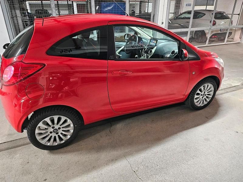 Gebraucht Ford Ka 70 PS (51 kW) 2014 Rot Kleinwagen