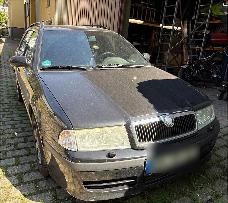 Schwarz Gebraucht 2004 Skoda Octavia Kombi | 1.300 € - Bild 1/4