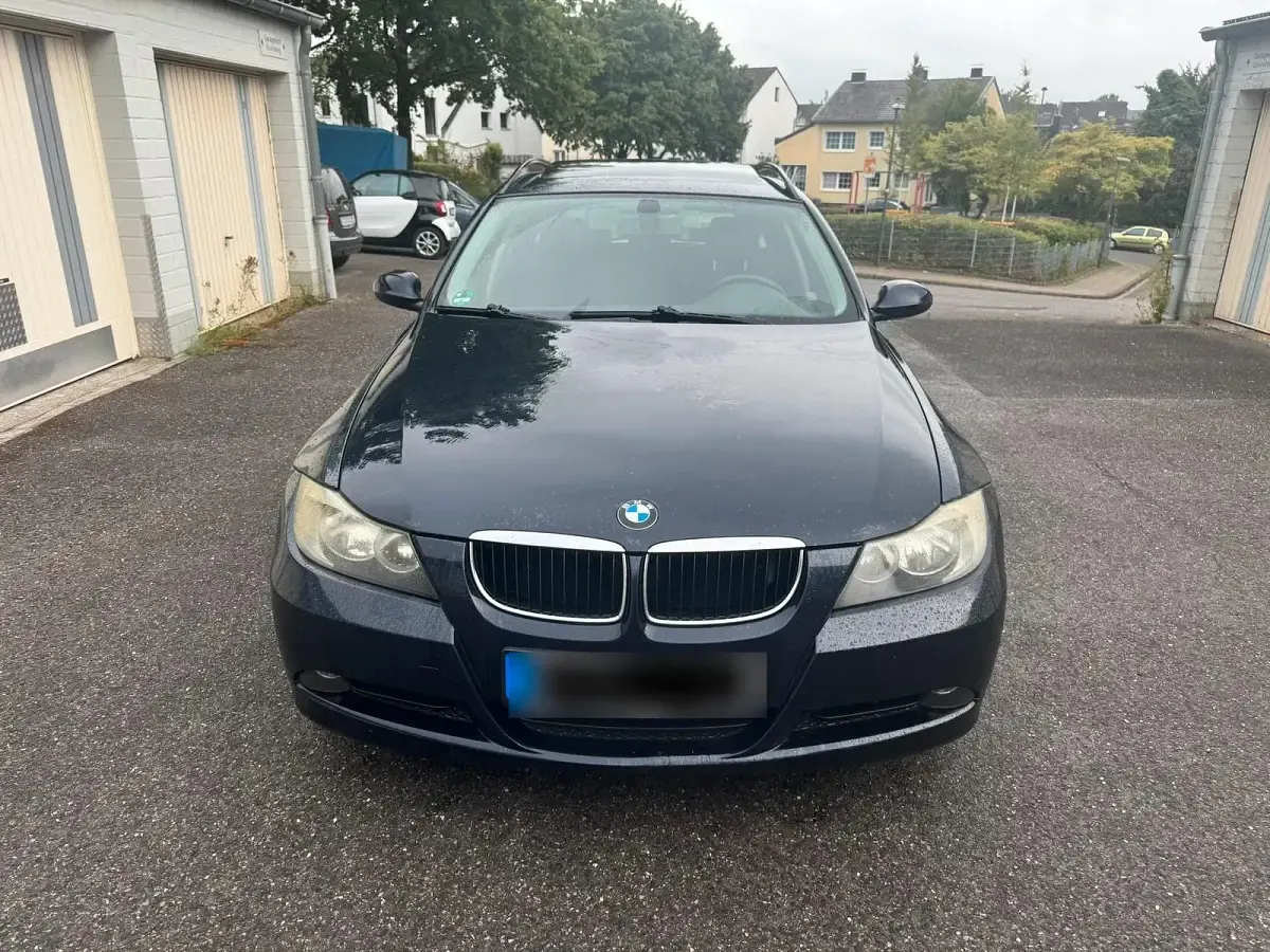 Gebraucht BMW 318 129 PS (94 kW) 2007 Blau Kombi