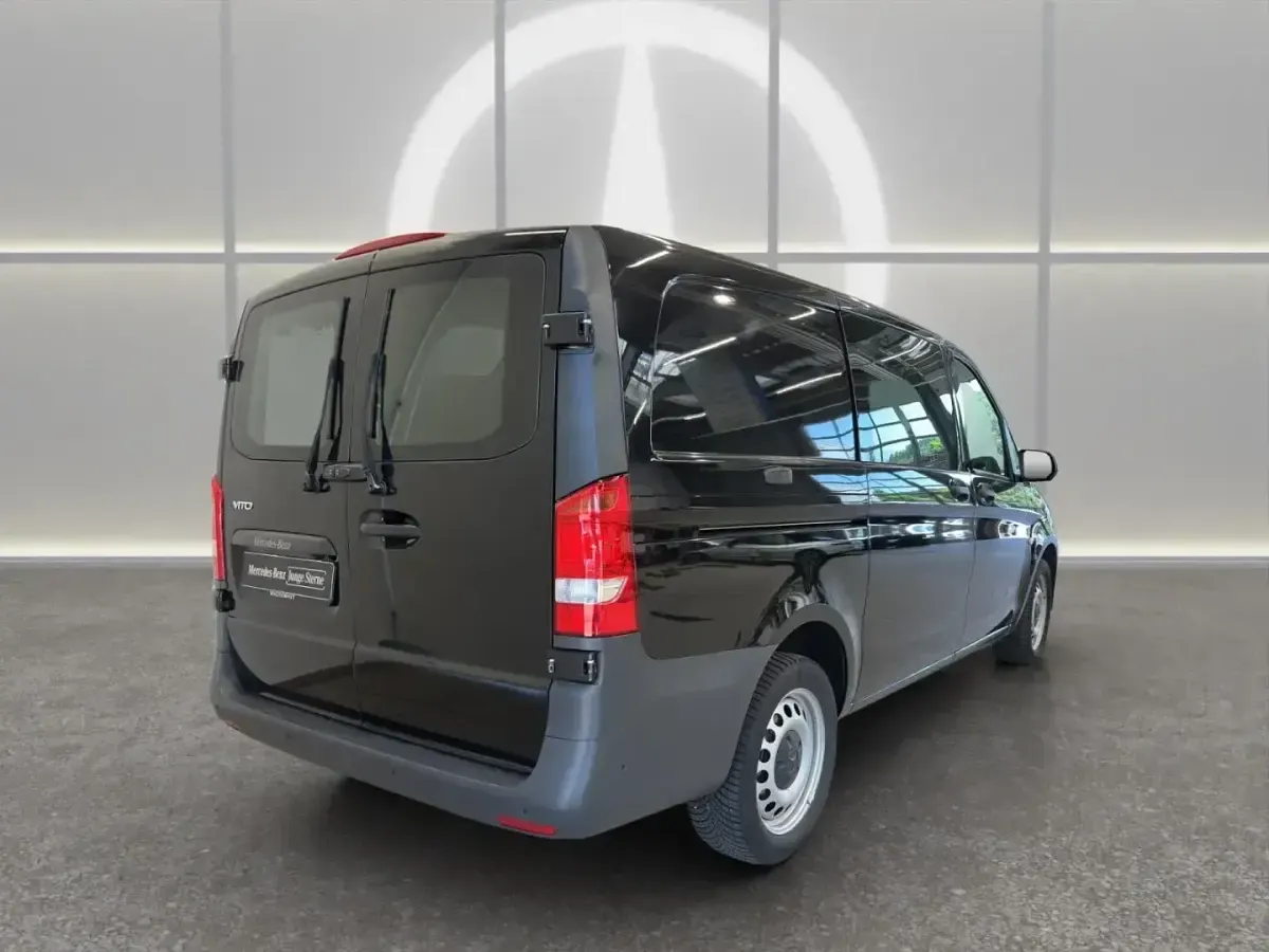 Gebraucht Mercedes e-Vito 85 kW (116 PS) 2023 Schwarz Van