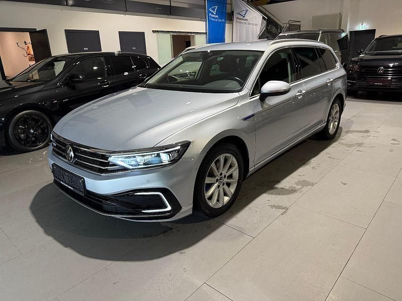 Gelb Gebraucht 2022 VW Passat GTE Limousine | 22.499 € (Guter Preis) - Bild 1/4