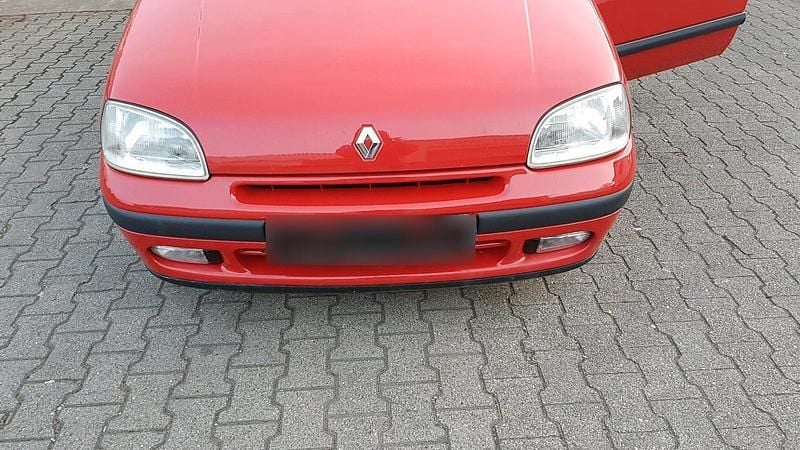 Gebraucht Renault Clio LIMITED 75 PS (55 kW) 1997 Rot Kleinwagen