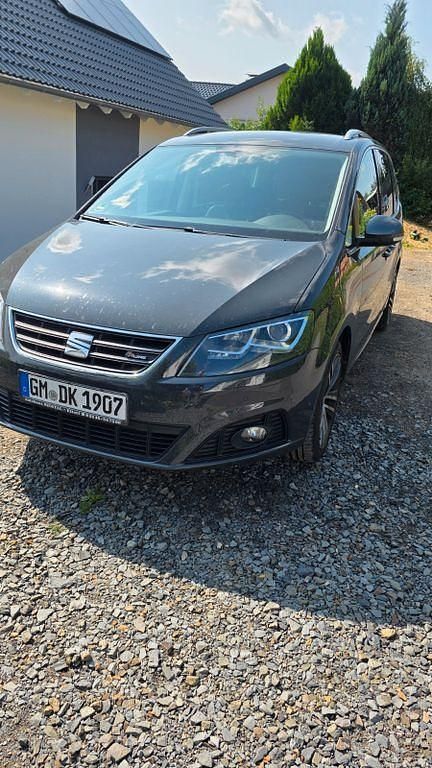 Grau Gebraucht 2019 Seat Alhambra FR-Line Van / Kleinbus | 17.199 € (Guter Preis) - Bild 1/4
