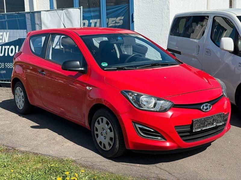 Gebraucht Hyundai i20 Classic 86 PS (63 kW) 2012 Rot Kleinwagen