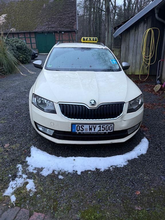 Beige Gebraucht 2016 Skoda Octavia Active Kombi | 4.760 € (Superpreis) - Bild 1/4