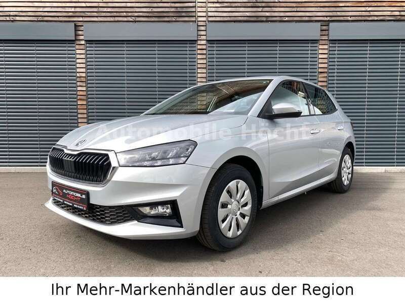 Brilliantsilber metallic Gebraucht 2024 Skoda Fabia Essence Kleinwagen | 16.750 € (Superpreis) - Bild 1/3