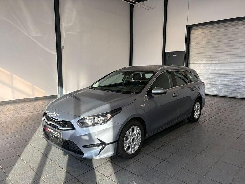 Gebraucht Kia Ceed Vision 160 PS (117 kW) 2023 Silber Kleinwagen