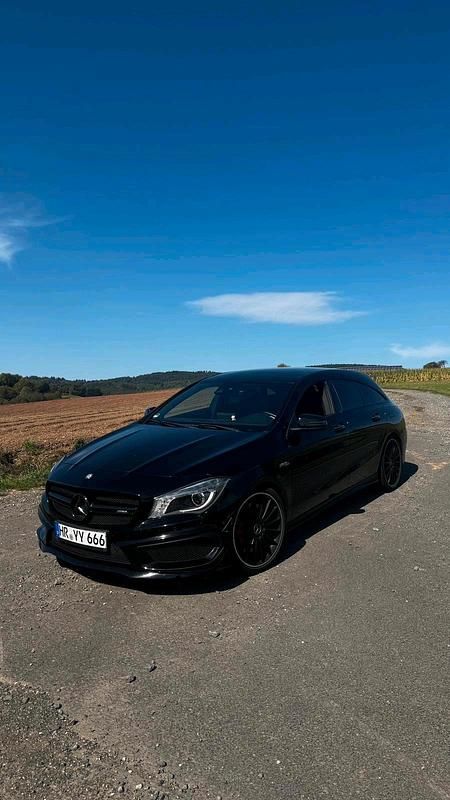 Schwarz Gebraucht 2016 Mercedes CLA45 AMG Shooting Brake AMG Kombi | 23.999 € (Guter Preis) - Bild 1/4