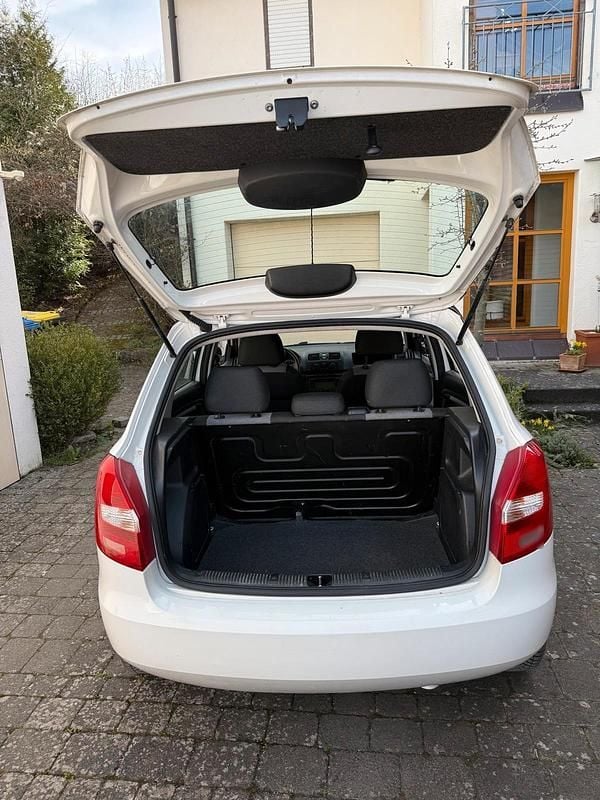 Gebraucht Skoda Fabia 60 PS (44 kW) 2009 Weiß Limousine
