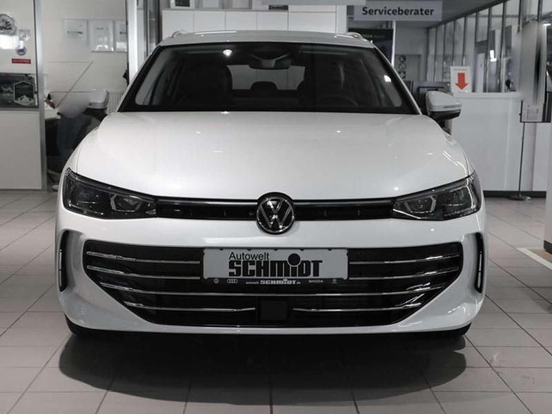 Neu VW Passat Elegance 150 PS (110 kW) 2025 Oryxweiß perlmutteffekt Limousine
