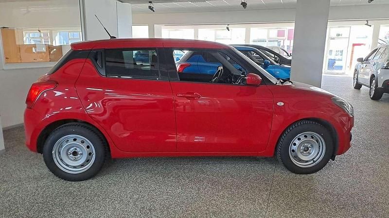 Gebraucht Suzuki Swift Comfort 83 PS (61 kW) 2023 Rot Kleinwagen