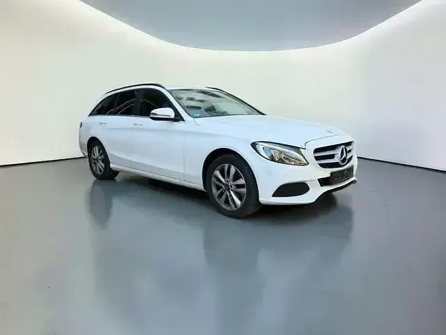 Używany Mercedes C220 170 KM (125 kW) 2015 Biały Kombi