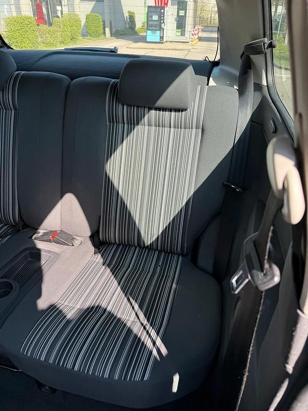 Second-hand VW Fox 75 CP (55 kW) 2006 Negru Hatchback