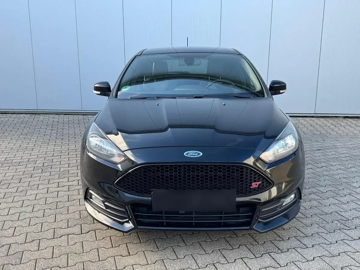 Gebraucht Ford Focus ST 185 PS (136 kW) 2017 Schwarz Limousine