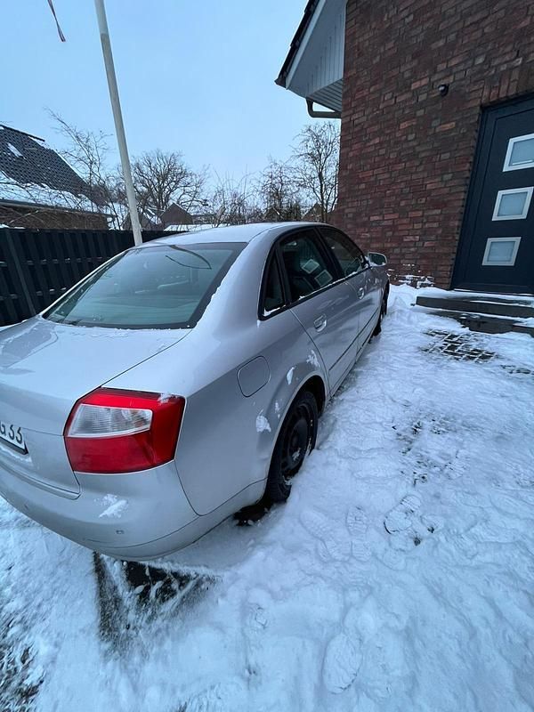 Gebraucht Audi A4 131 PS (96 kW) 2004 Silber Limousine