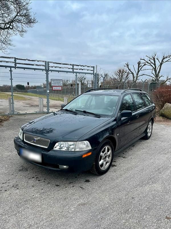 Gebraucht Volvo V40 116 PS (85 kW) 1999 Schwarz Kombi
