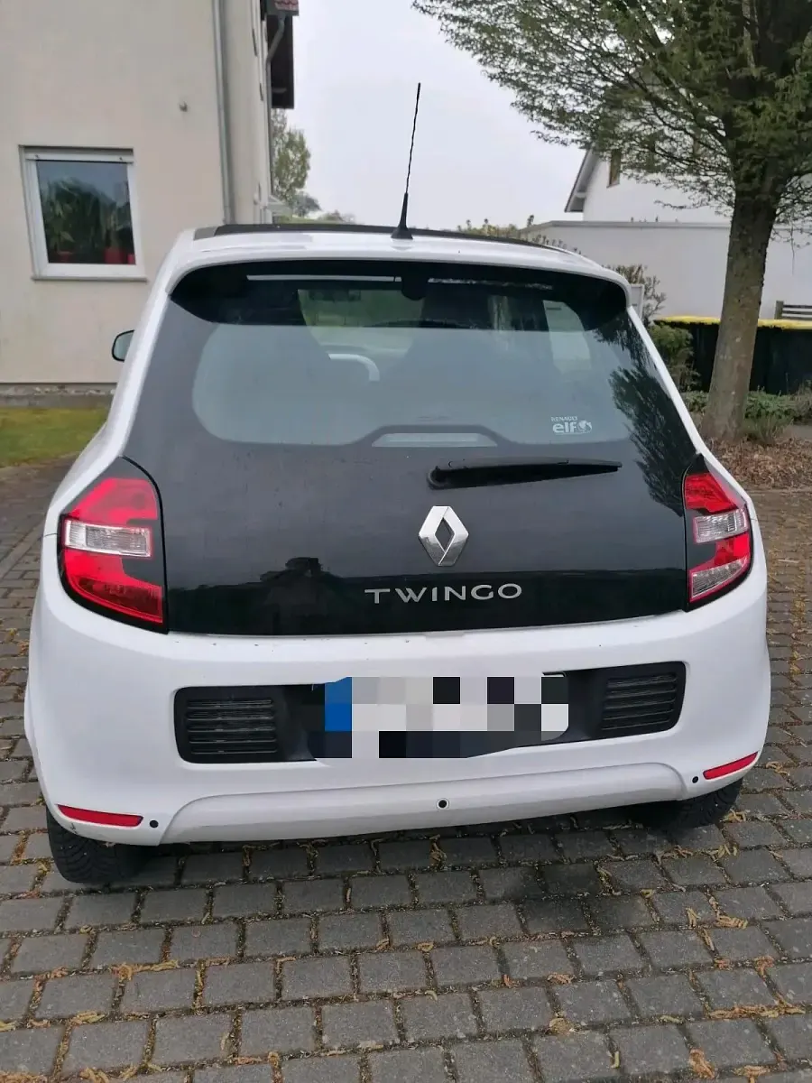 Second-hand Renault Twingo 90 CP (66 kW) 2015 Alb Hatchback