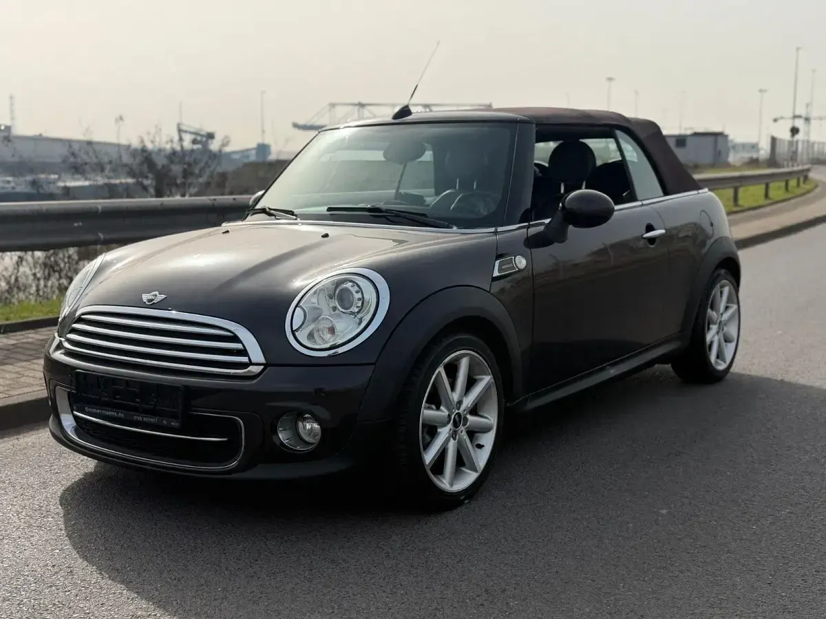 Käytetty Mini Cooper D Cabriolet 111 HP (81 kW) 2012 Ruskea Avoauto