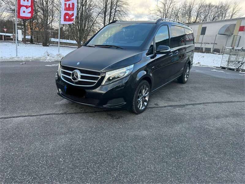 Schwarz Gebraucht 2016 Mercedes V250 Avantgarde Van / Kleinbus | 35.600 € (Guter Preis) - Bild 1/4