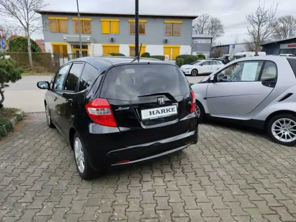 Gebraucht Honda Jazz Exclusive 99 PS (72 kW) 2014 Crystal black pearl (metallic) Kleinwagen