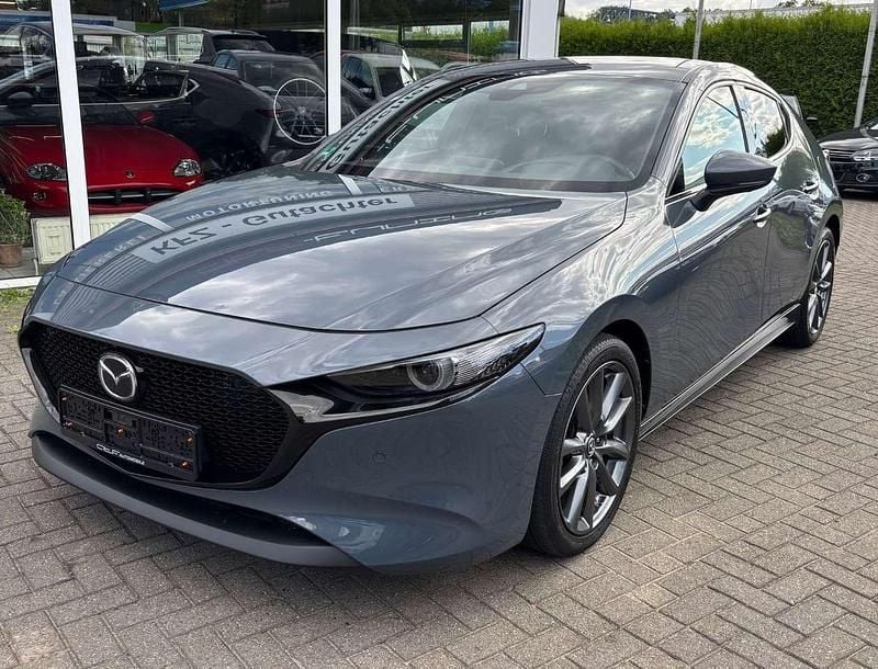Grau Gebraucht 2019 Mazda 3 Selection Limousine | 14.500 € - Bild 1/4