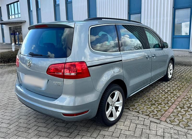 Second-hand VW Sharan 170 CP (125 kW) 2012 Albastru Monovolum
