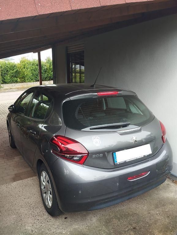 Grau Gebraucht 2019 Peugeot 208 Active Kleinwagen | 7.900 € (Superpreis) - Bild 1/4