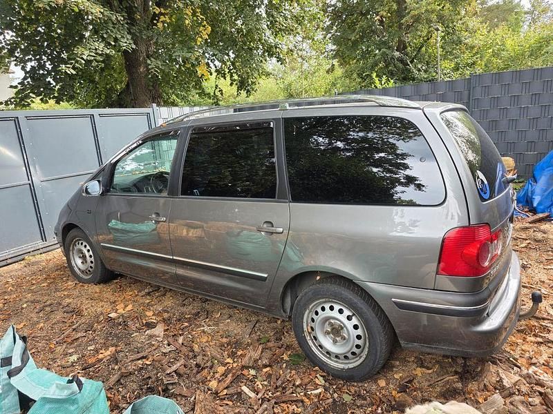 Grau Gebraucht 2007 VW Sharan Freestyle Van / Kleinbus | 2.650 € (Guter Preis) - Bild 1/4