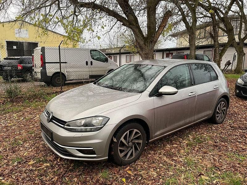 Tungsten silver metallic Gebraucht 2018 VW Golf VII Sound Limousine | 9.980 € (Superpreis) - Bild 1/4