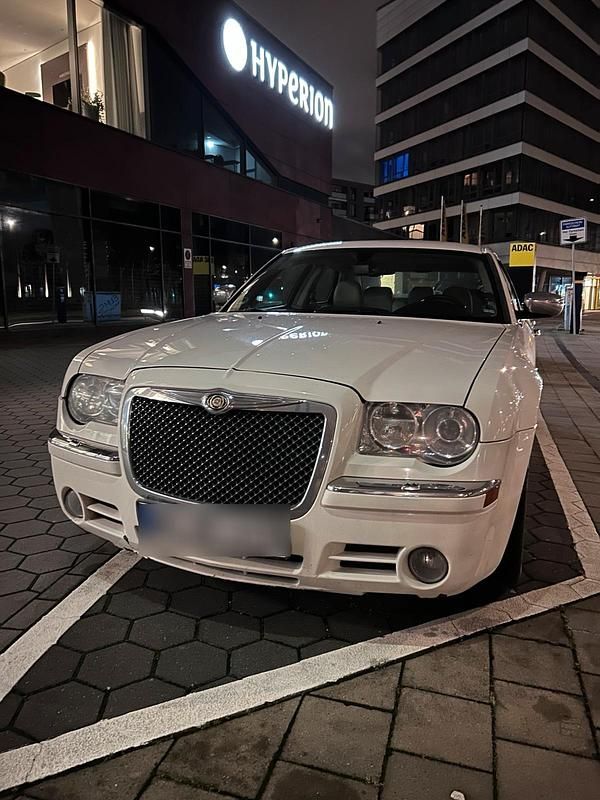 Weiß Gebraucht 2006 Chrysler 300C Limousine | 2.696 € (Guter Preis) - Bild 1/4