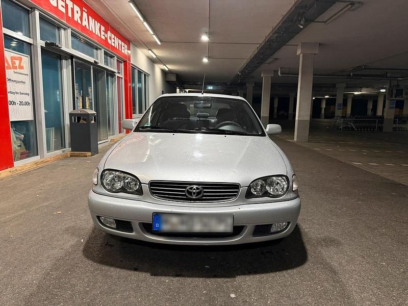 Silber Gebraucht 2001 Toyota Corolla Limousine | 2.900 € (Etwas zu teuer) - Bild 1/4