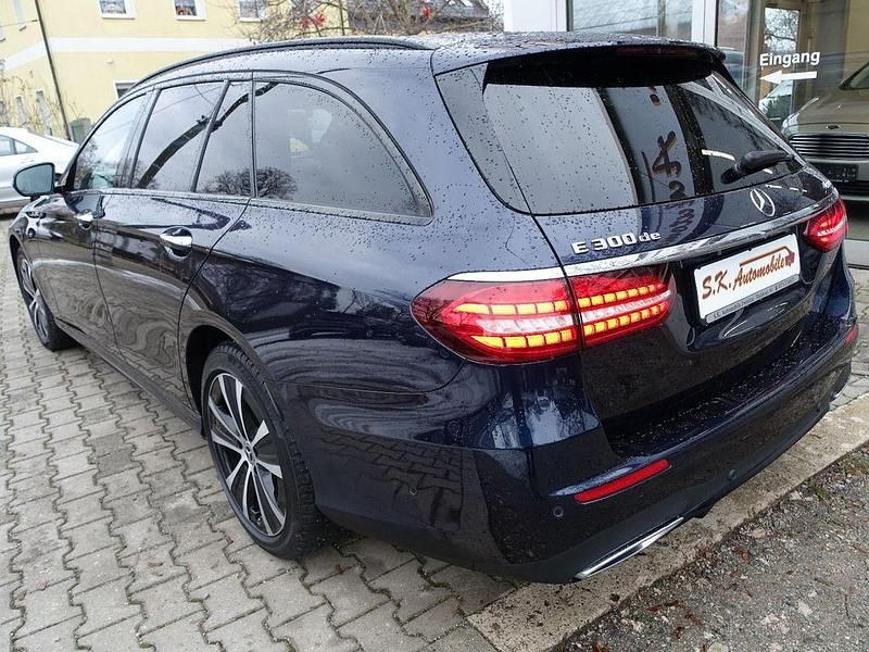 Gebraucht Mercedes E300 AMG 306 PS (225 kW) 2022 Blau Limousine