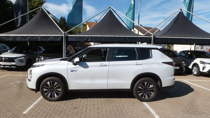 Weiß Neu 2025 Mitsubishi Outlander P-HEV Basis SUV | 44.990 € (Superpreis) - Bild 1/4