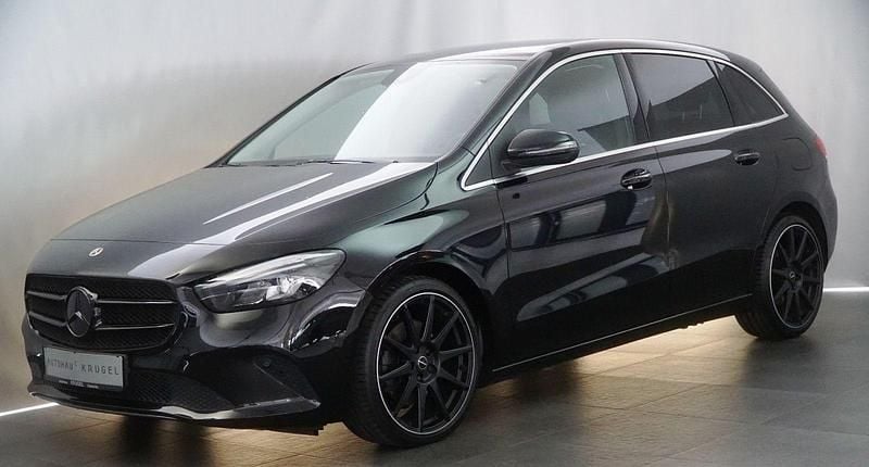 Schwarz Gebraucht 2021 Mercedes 220 Night Kombi | 25.990 € (Superpreis) - Bild 1/4