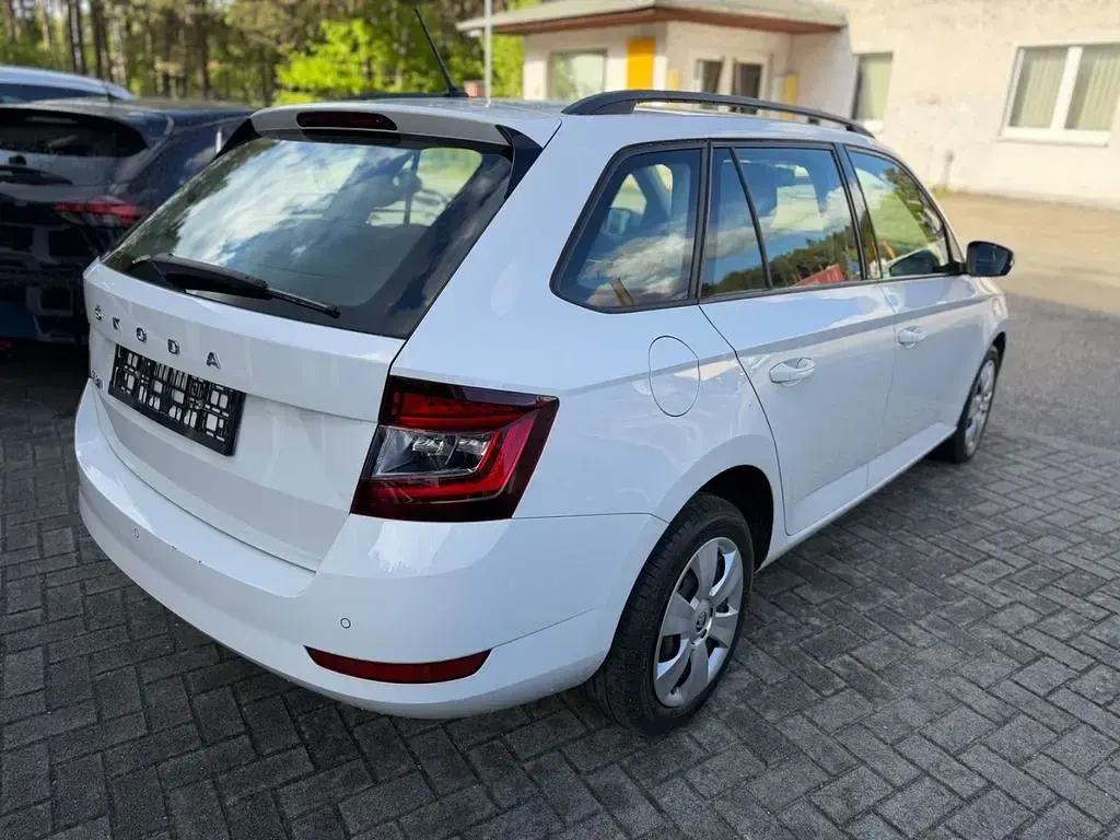 Gebraucht Skoda Fabia Ambition 95 PS (69 kW) 2021 Weiß Kleinwagen
