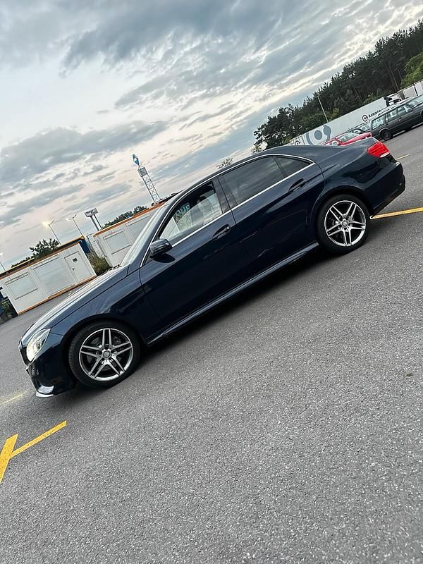 Gebraucht Mercedes E350 AMG 258 PS (189 kW) 2015 Blau Limousine