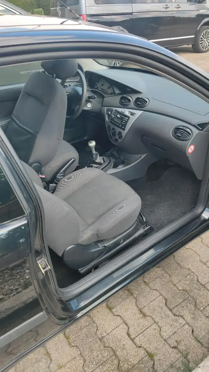 Gebraucht Ford Focus 101 PS (74 kW) 2003 Schwarz Kleinwagen