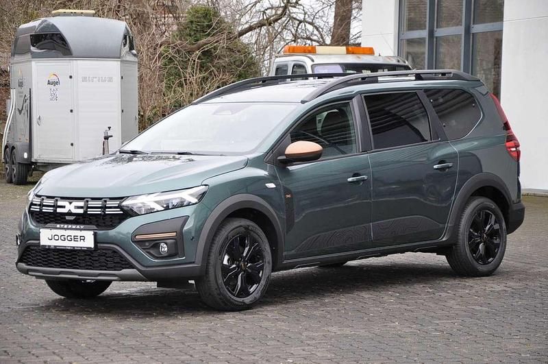 Neu Dacia Jogger Extreme 110 PS (80 kW) 2025 Zedergrün Van / Kleinbus